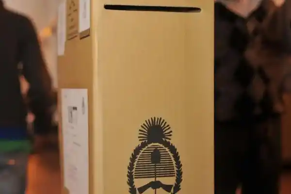 El peronismo y LLA miden fuerzas en una elección que renueva 151 bancas en el Congreso