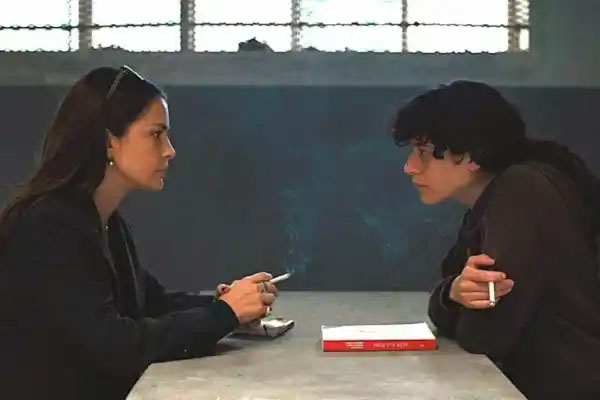 FONZI Y PLÁATE. Los personajes de Deza y Belén, en la película.