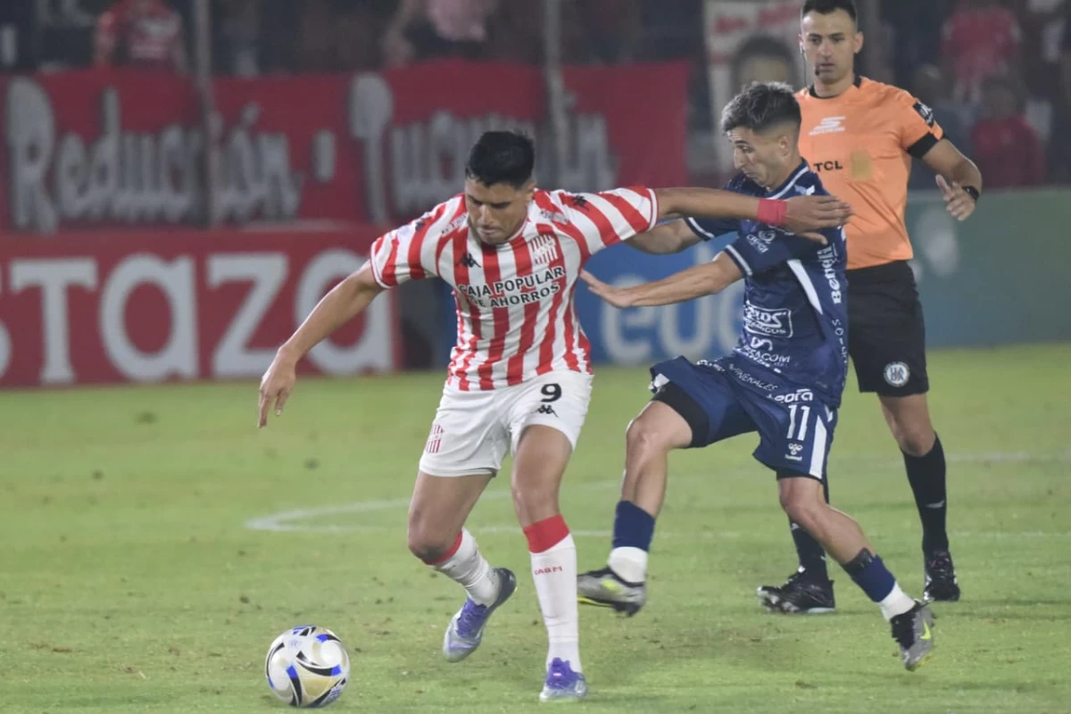 EN ACCIÓN. Martín Pino necesita recuperar la cuota goleadora en la última fecha contra San Miguel.