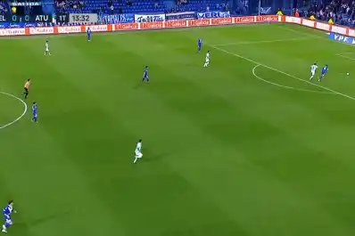 Video: el insólito error de Lisandro Magallán que terminó en el gol de Bajamich