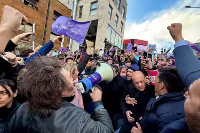 Javier Milei suspendió su acto de campaña en Ushuaia en medio de protestas