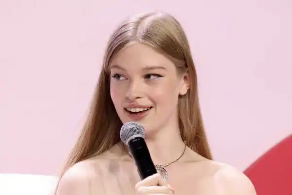 Así está hoy Vivian, la hija trans de Elon Musk a la que él dio por asesinada