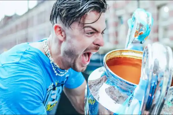 Costó 100 millones de libras, brilló junto a Julián Álvarez y hoy admite que sus excesos lo hundieron en el Manchester City