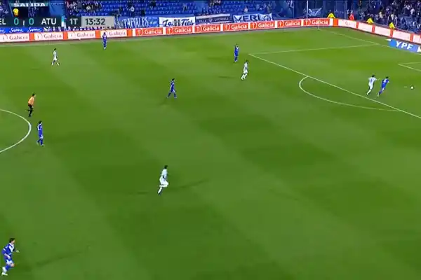 Video: el insólito error de Lisandro Magallán que terminó en el gol de Bajamich