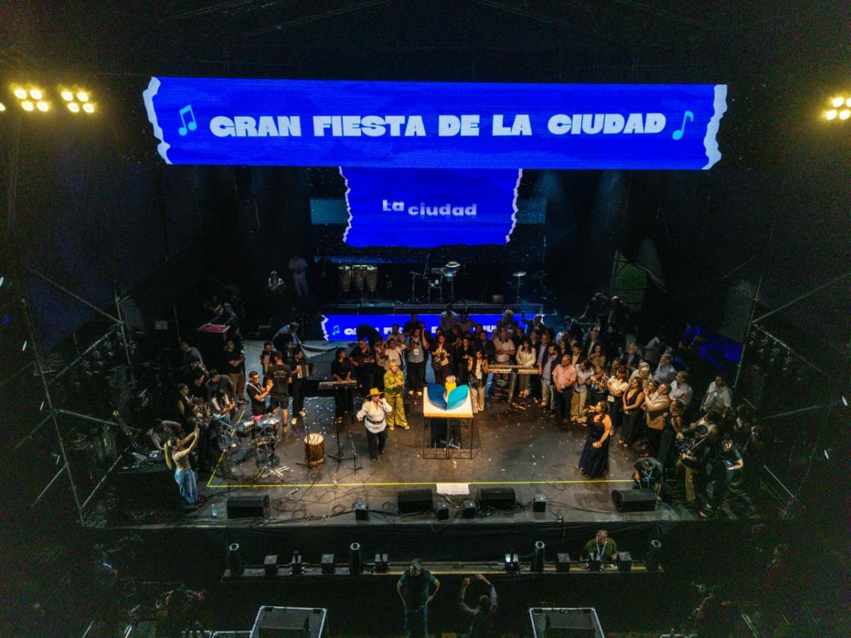 ESCENARIO. Luck Ra y la K'onga fueron los últimos artistas en tocar ayer en el Hipódromo. FOTO PRENSA MUNICIPALIDAD SAN MIGUEL DE TUCUMÁN