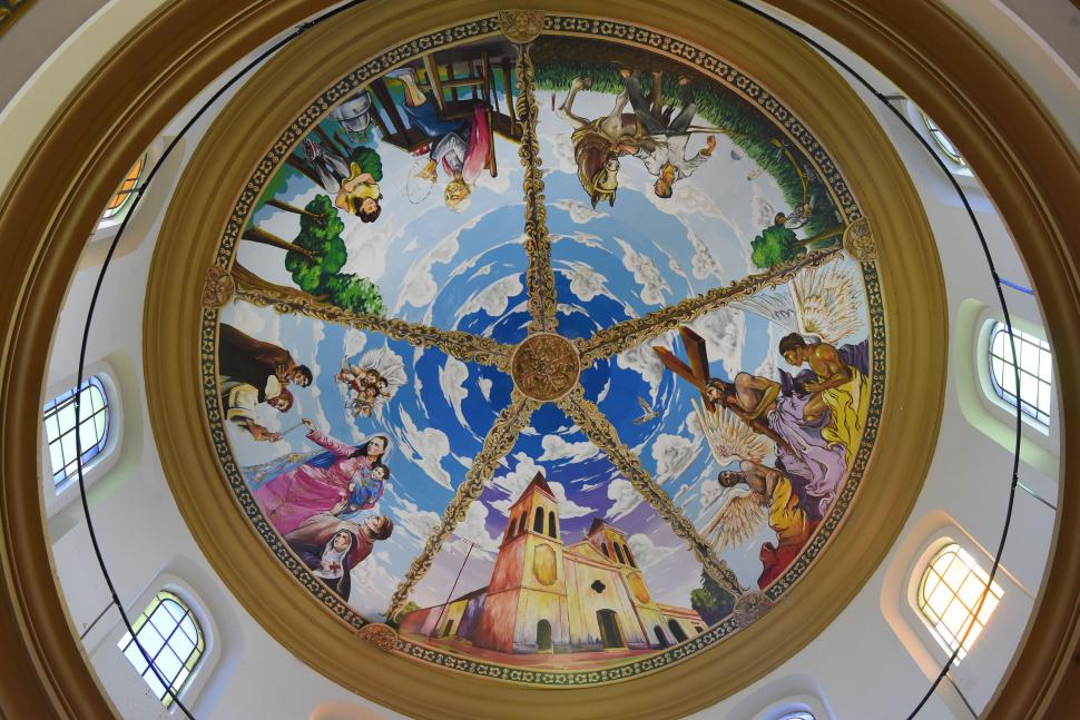 PINCELADAS. La cúpula de la iglesia Nuestra Señora del Rosario.