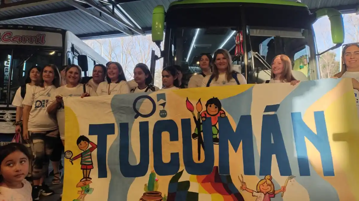 Partió el primer contingente de ganadores tucumanos a la Feria Nacional de Ciencias en Misiones