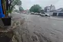 La tormenta sorprendió a los tucumanos e inundó calles en pocos minutos