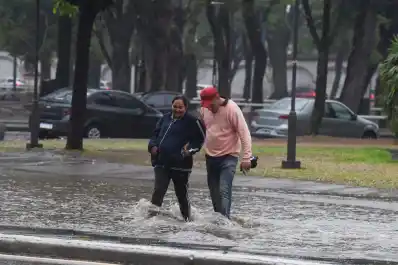 Caponio arremetió contra Lobo Chaklián por el estado de los desagües en la capital: “Ese tipo no puede estar más en su cargo”