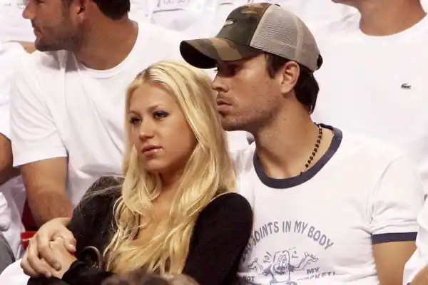 Cómo es la vida privada de Enrique Iglesias y Anna Kournikova, mientras esperan su cuarto hijo