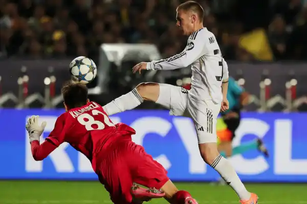 Mastantuono provocó el penal que inició la goleada del Real Madrid frente al Kairat