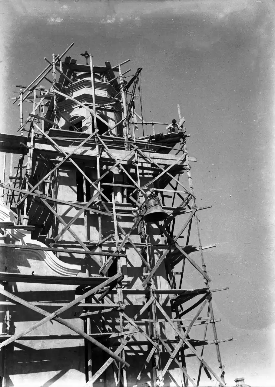 Recuerdos fotográficos: 1949. La vieja campana de Belgrano vuelve a tañer en La Merced