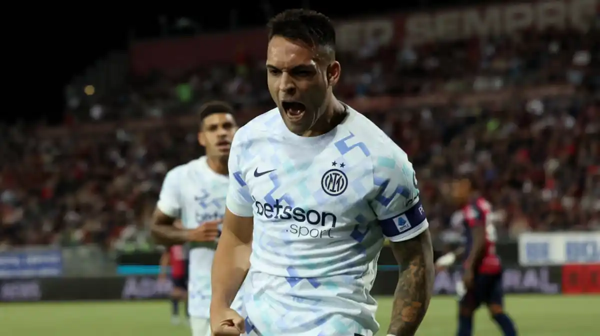 Lautaro Martínez anotó un doblete frente al Slavia Praga en Champions League.