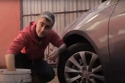 ¿Cuál es la manera correcta de lavar un auto?: podrías estar haciendo las cosas mal