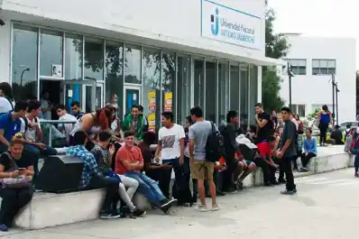 Uno de cada cinco docentes universitarios trabaja en Uber o Rappi para subsistir