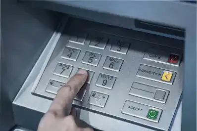 Nunca te olvides: el botón que tenés que pulsar antes de retirarte del cajero