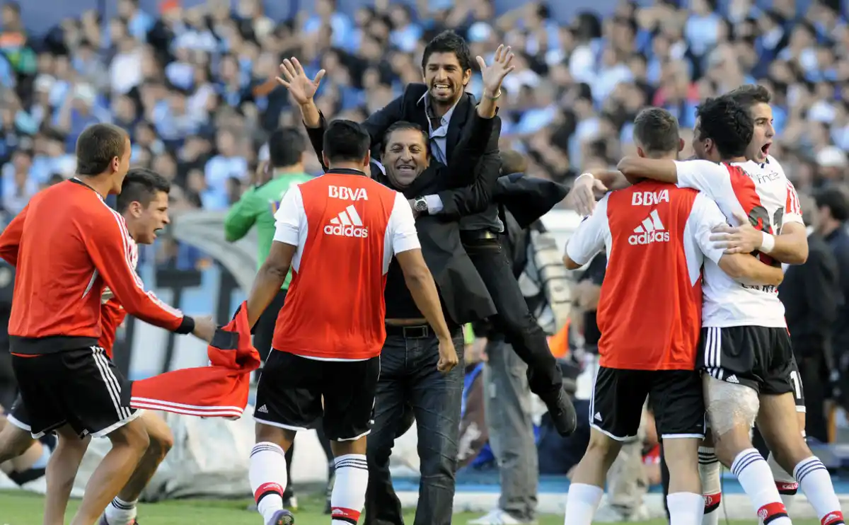 Definición en la Copa Argentina: cuándo había sido el último River-Racing con dos hinchadas y cómo terminó