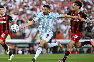 La polémica expulsión de “Maravilla” Martínez calienta el final entre Racing y River en la Copa Argentina