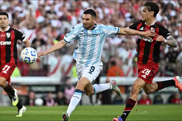 La polémica expulsión de “Maravilla” Martínez calienta el final entre Racing y River en la Copa Argentina