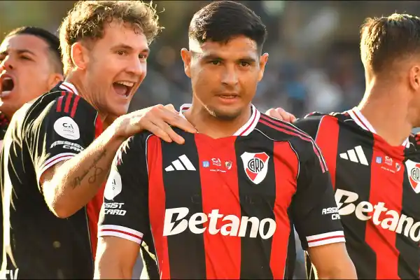 Gol, expulsión y escándalo en Rosario: River eliminó a Racing en la Copa Argentina