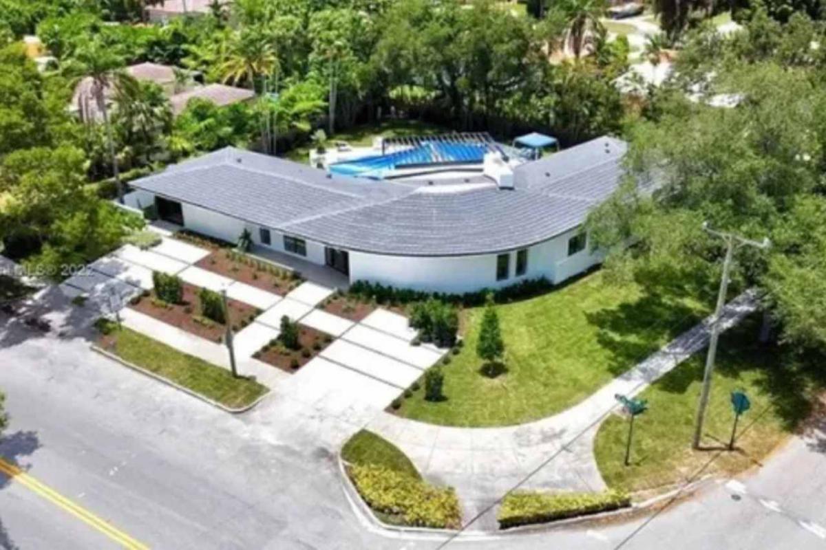 Así es la mansión de Rodrigo de Paul y Tini Stoessel en Miami