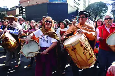 La Marcha de los Bombos: un símbolo cultural y musical de identidad norteña