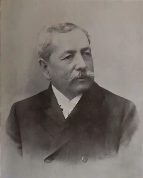 MARCO AURELIO. Era dos años mayor que el Presidente, Nicolás.