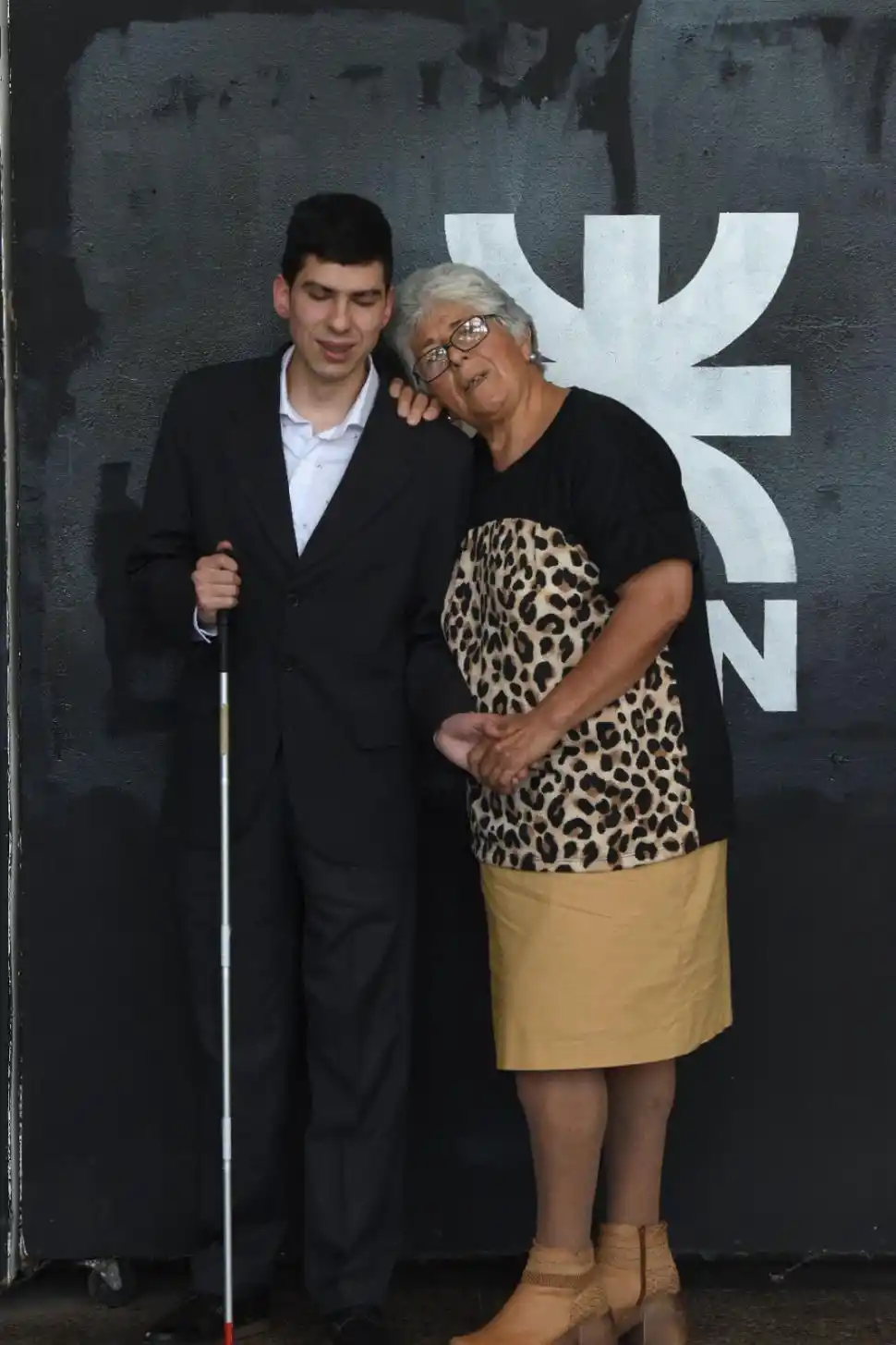 Un alumno ciego de la UTN está a puntos de recibirse gracias a la ayuda de su mamá