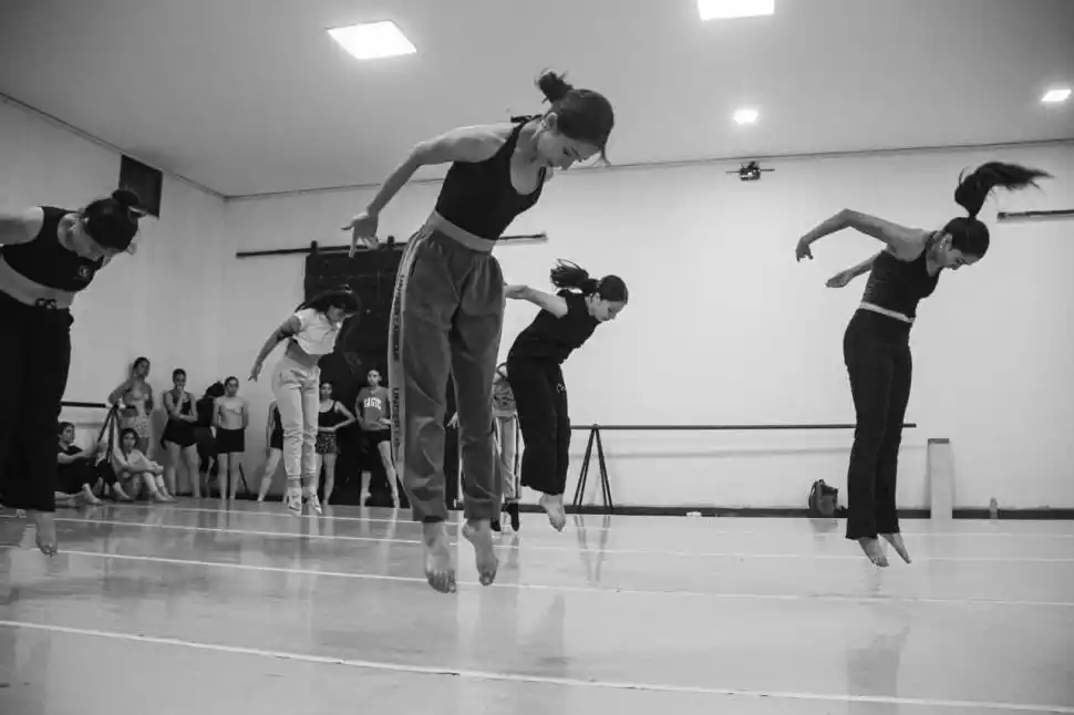 DE ESTRENO. “Manifestación” es la propuesta de una treintena de bailarines que se están formando en la Escuela Taller de Danza del Ente Cultural.