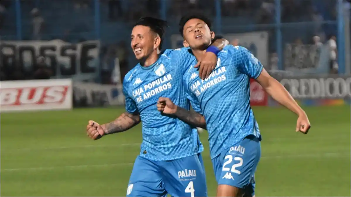 VICTORIA CLAVE. Atlético Tucumán superó 2-0 a Platense en el José Fierro y se metió en zona de clasificación.