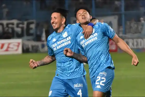 Atlético Tucumán superó 2-0 a Platense en el José Fierro y se afirma en la lucha por los playoffs