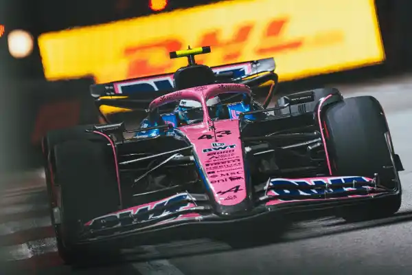 En Singapur, Colapinto quedó en el puesto 16°, Russell sumó la segunda victoria del año