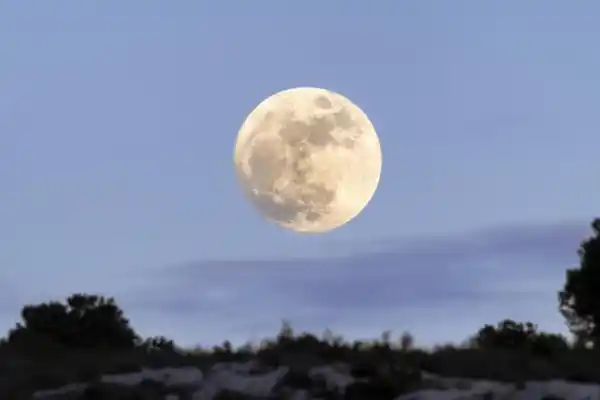 ¿Qué es y cómo ver la Luna del Cazador de octubre 2025?