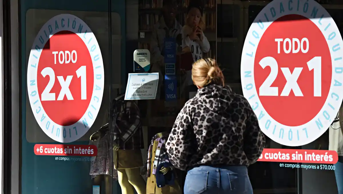 ABIERTOS. Los negocios del microcentro tucumano atenderán en sus horarios habituales durante el feriado del viernes.