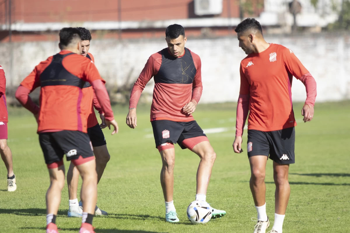 EN ACCIÓN. El plantel santo ya conoce rival para el Reducido y enfoca la semana pensando en Morón.