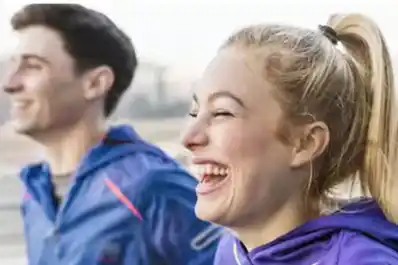 Reír a carcajadas y limpiar la casa: actividades diarias que queman calorías