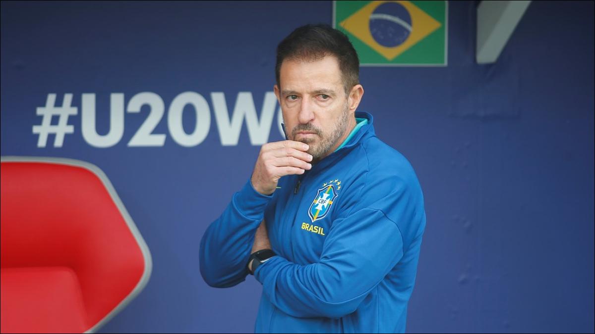 CUESTIONADO. Ramón Menezes no logró respuestas en el Mundial y quedó en el centro de las críticas en Brasil.