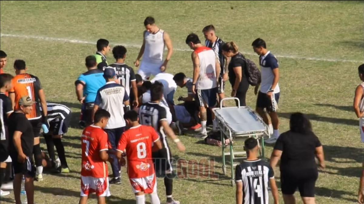 TARDE. La ambulancia demoró más de 10 minutos en llegar al estadio de Unión del Norte.