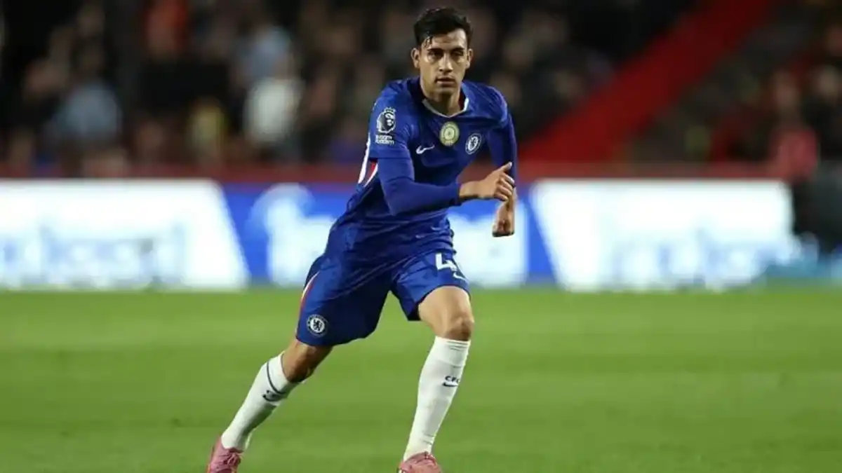 Facundo Buonanotte ya debutó en Chelsea.