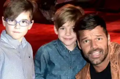 Así luce el hijo de Ricky Martin a los 17 años: debutó en el escenario y conquistó al público