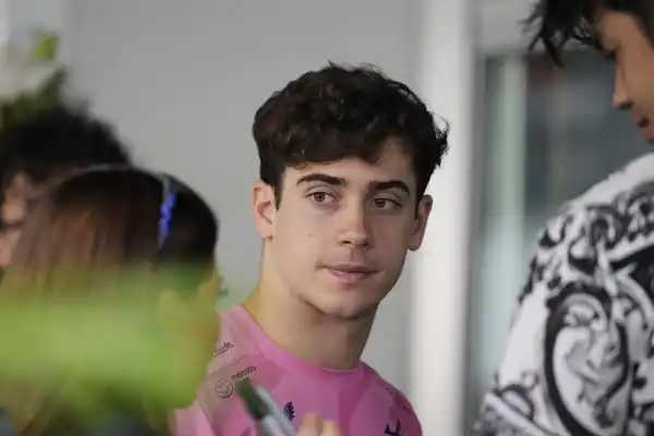 El curioso posteo de Franco Colapinto con una sugerente canción de Ricardo Arjona