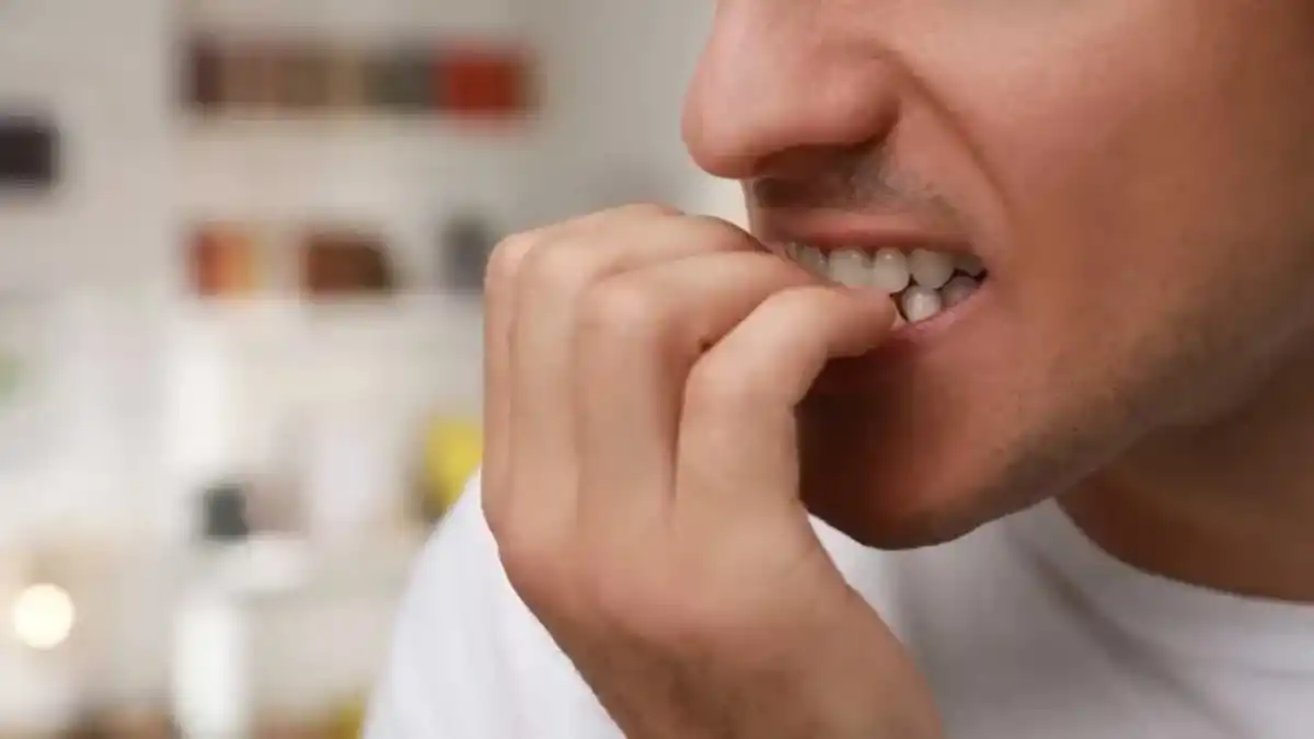 Morderse las uñas: qué provoca este hábito y por qué deberías dejarlo