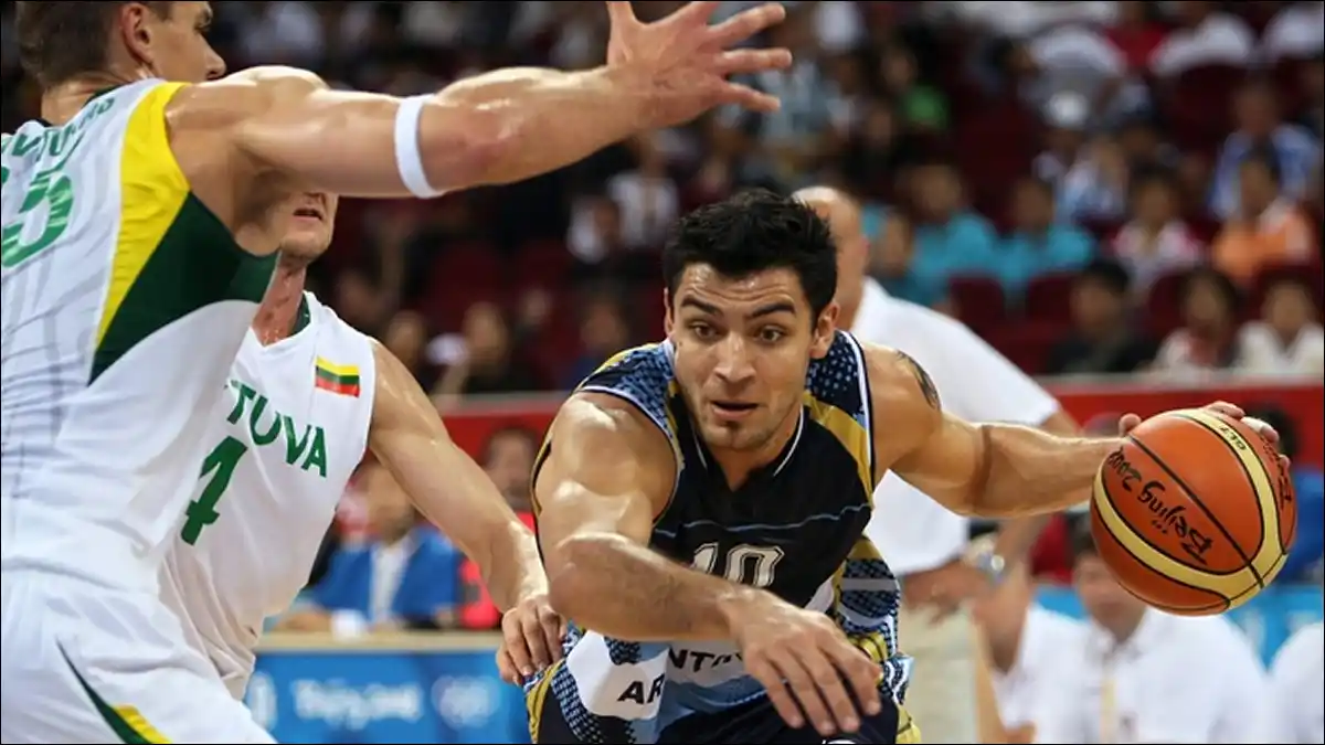 FIN DE UNA ERA. Carlos Delfino anunció su retiro y cerró definitivamente el ciclo de la Generación Dorada.