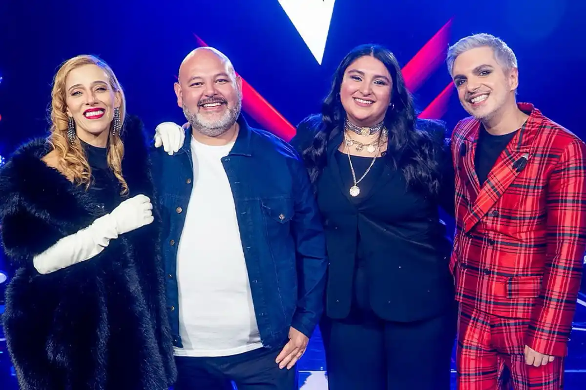 Emiliano Villagra y Eugenia Rodríguez junto a los músicos de Miranda!