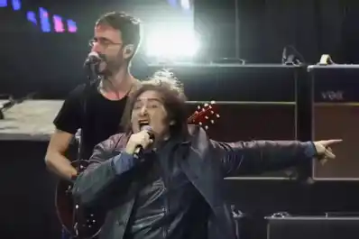 The Guardian criticó a Milei: Se hace pasar por estrella de rock, mientras la economía argentina se desploma