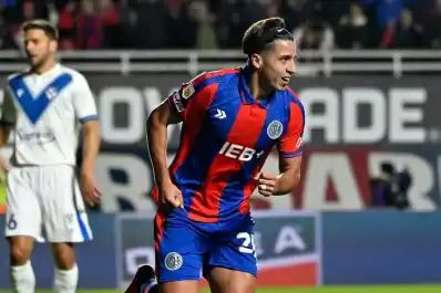 Racing va por Cuello: el atacante de San Lorenzo podría llegar a la Academia por la lesión de Torres