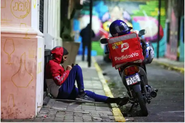 Uno de cada cinco trabajadores es pobre en la Argentina, según un informe privado