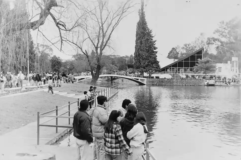 Recuerdos fotográficos: 1961-1997. El lago San Miguel y el glamour de su confitería