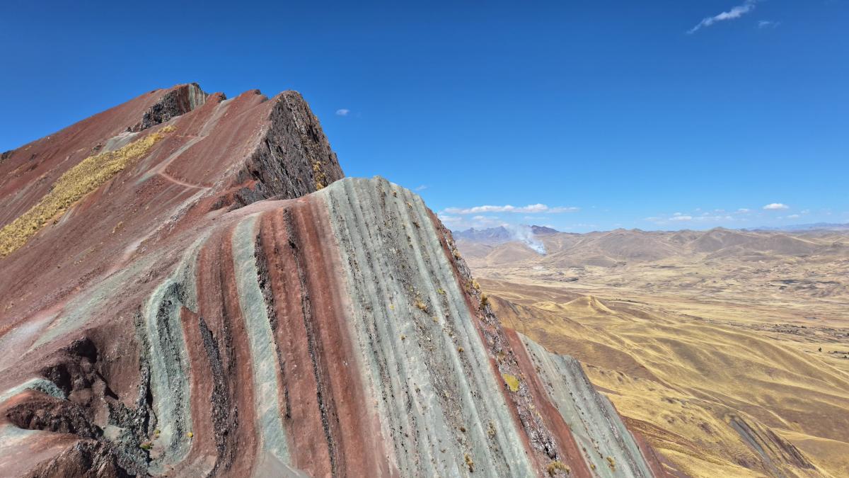 Descubre la nueva montaña arcoíris de Perú, el tapiz sagrado de los Andes