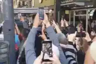 Javier Milei y su hemana Karina Milei fueron abucheados e increpados en el centro de Buenos Aires